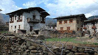 Bauernh&auml;user in Ura in Bumthang - Zentral-Bhutan: Land und Leute
