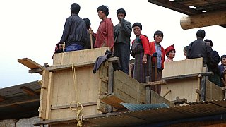 Weihung des fertig gestellten Lehmdaches des Klosters - Zentral-Bhutan: Land und Leute