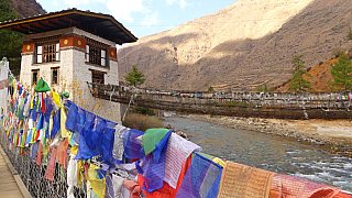 Br&uuml;cke &uuml;ber den Chhu-Flu&szlig; zum Tachugang Lhakhang - Paro - Haa: Sehensw&uuml;rdigkeiten