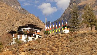 Tachugang Lhakhang hoch &uuml;ber dem Chhu-Fluss - Paro - Haa: Sehensw&uuml;rdigkeiten
