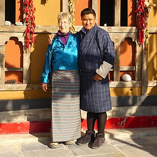 Bhutanische Tracht - Kira und Gho - Thimphu-Punakha: Land und Leute