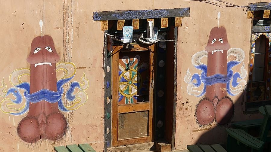 Phallus-Symbole am Hauseingang - Thimphu-Punakha: Land und Leute