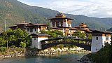 Punakha Dzong mit &uuml;berdachter Holzbr&uuml;cke - Thimphu-Punakha: Sehensw&uuml;rdigkeiten