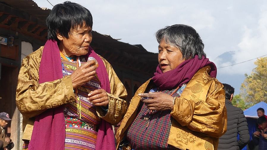 Zwei bhutanische Damen im "Plausch". - Thimphu-Punakha: Land und Leute