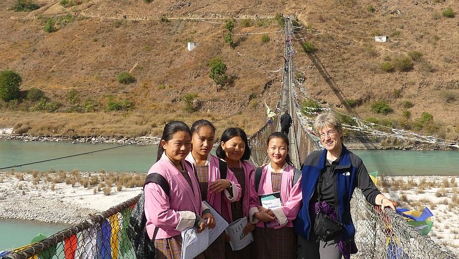 H&auml;ngebr&uuml;cke &uuml;ber den Pho Chhu Flu&szlig; - Thimphu-Punakha: Sehensw&uuml;rdigkeiten