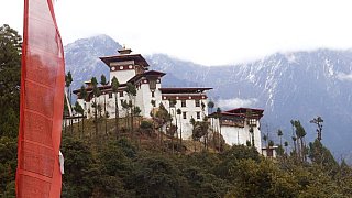 Die Klosterburg des Gasa Dzong - Thimphu-Punakha: Sehensw&uuml;rdigkeiten