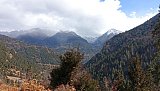 Blick ins Tal des Mho Chhu Flusses - Thimphu-Punakha: Laya Trekking