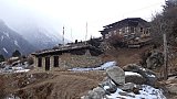 Die ersten H&auml;user von Laya - Thimphu-Punakha: Laya Trekking