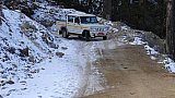 Teilweise vereiste Piste - Thimphu-Punakha: Laya Trekking