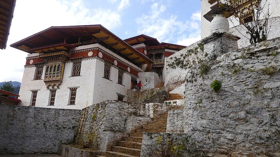 Innenhof im Gasa Dzong - Thimphu-Punakha: Sehensw&uuml;rdigkeiten