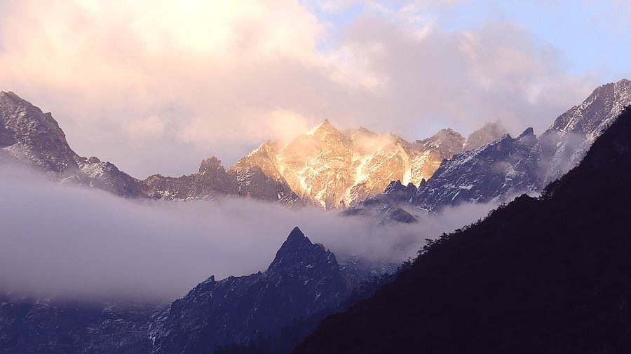 Abendlicht &uuml;ber dem Himalaya - Thimphu-Punakha: Landschaft