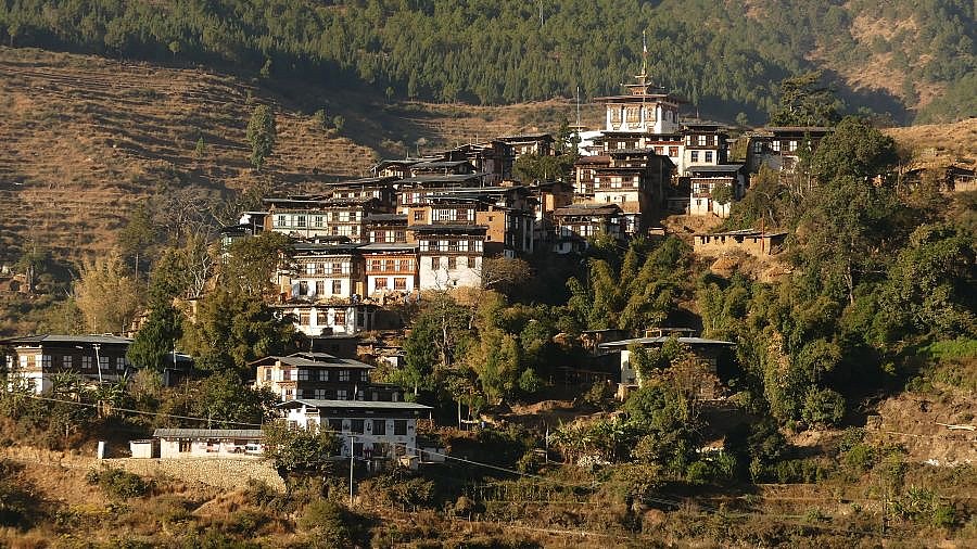 Dorf auf dem Weg nach Gangtey - Thimphu-Punakha: Land und Leute