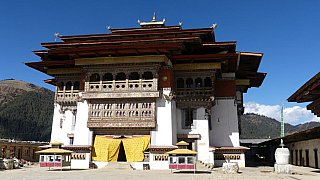 Gangtey Kloster im gleichnamigen Ort im Phobjikha-Tal - Zentral-Bhutan: Sehensw&uuml;rdigkeiten