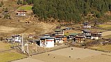 Dorf im Phobjikha-Tal - Zentral-Bhutan: Landschaft