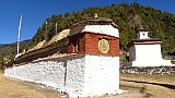 Gro&szlig;e Mani-Mauer beim Chedebji Chorten - Zentral-Bhutan: Sehensw&uuml;rdigkeiten