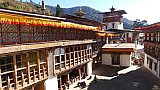 Der gro&szlig;e Innenhof im Trongsa Dzong - Zentral-Bhutan: Sehensw&uuml;rdigkeiten