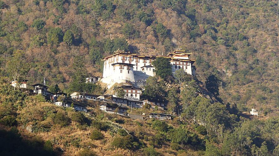 Klosterfestung Lhuentse Dzong - Ost-Bhutan: Sehensw&uuml;rdigkeiten