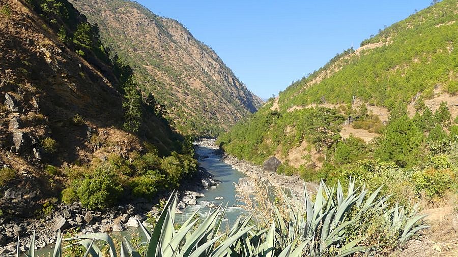 Kuri Chhu Flu&szlig; im Lhuentse-Tal - Ost-Bhutan: Landschaft