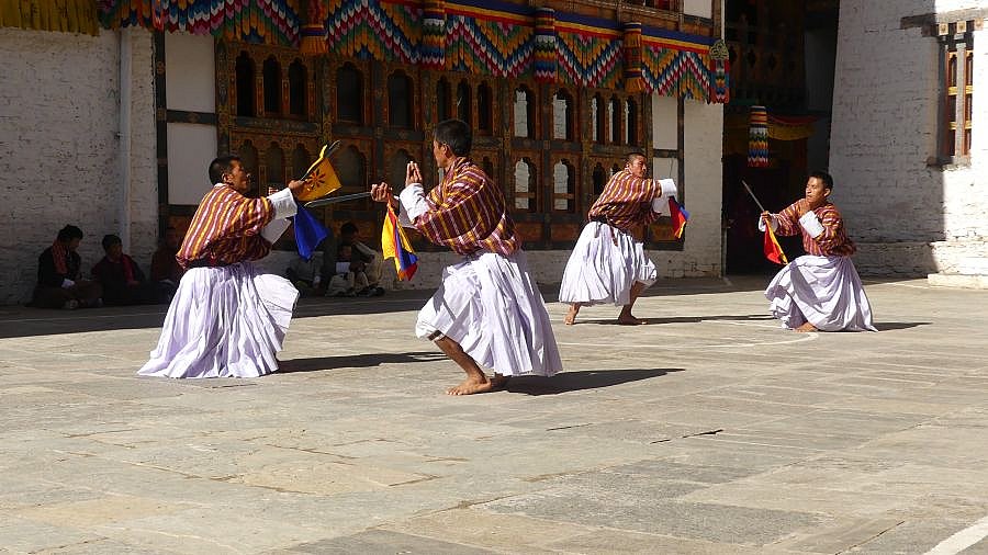 Erster Tag des Klosterfestes Lhuentse Tsechu  - Ost-Bhutan: Lhuentse Klosterfest