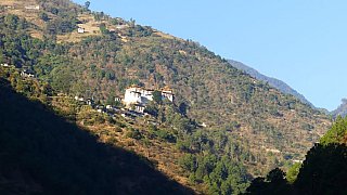 Blick auf den Lhuentse Dzong - Ost-Bhutan: Sehensw&uuml;rdigkeiten