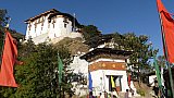 Aufgang zum Lhuentse Dzong - Ost-Bhutan: Sehensw&uuml;rdigkeiten