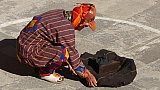 Atsaras, Narren w&auml;hrend des Klosterfestes in Bhutan - Ost-Bhutan: Lhuentse Klosterfest