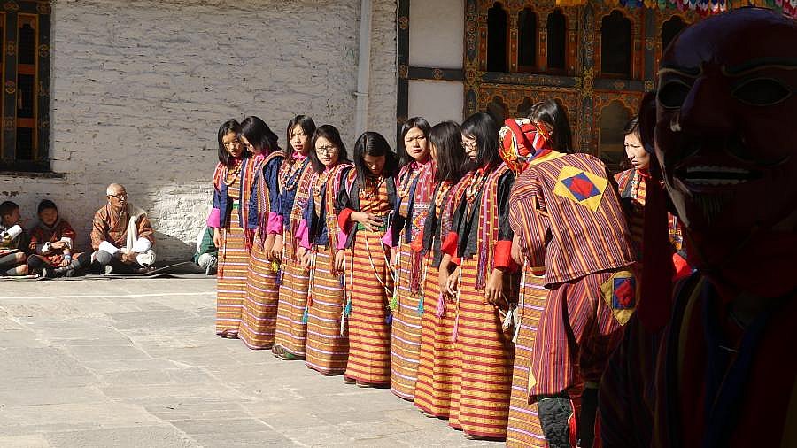 Traditionelle T&auml;nze und Ges&auml;nge - Ost-Bhutan: Lhuentse Klosterfest