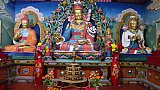 Moderne Buddha Statuen in der Versammlungshalle im Rangjung Kloster - Ost-Bhutan: Sehensw&uuml;rdigkeiten