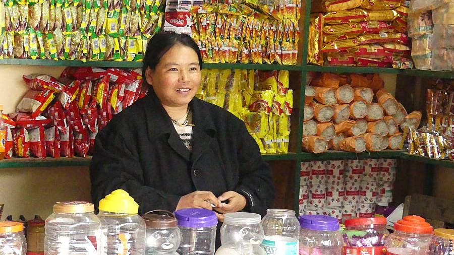Ladengesch&auml;ft im Farmer Guesthouse - Ost-Bhutan: Essen & Schlafen