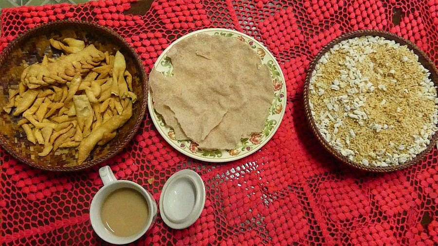 Typisch bhutanische Snacks - Ost-Bhutan: Essen & Schlafen