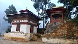 Vorhof auf dem Weg zum Trashigang Dzong - Ost-Bhutan: Sehensw&uuml;rdigkeiten