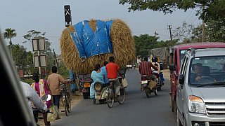 Streetlife in Indien - hoch beladener LKW - Streetlife in Indien