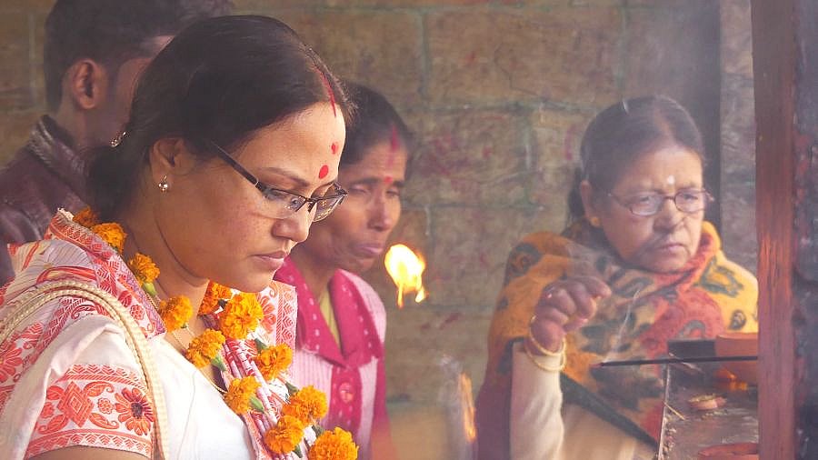 Pilger beim Kamakhya Tempel - Indien - Assam - Sehensw&uuml;rdigkeiten