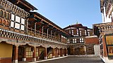 Innenhof im Paro Dzong - Paro - Haa: Sehensw&uuml;rdigkeiten