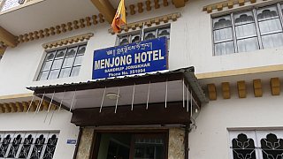 Menjong Hotel in Samdrup Jongkhar - Ost-Bhutan: Essen & Schlafen