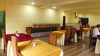 Restaurant im Drukk Deothjung Resort - Ost-Bhutan: Essen & Schlafen