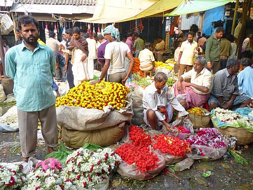 St&auml;nde auf dem Blumemmarkt in Calcutta - West-Bengalen: Land-und-Leute