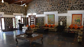 Lobby des Bandhav Vilas Resort in Tala - Madhya-Pradesh: Essen & Schlafen