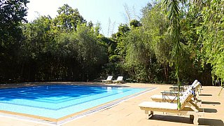 Swimmingpool im Bandhav Vilas Resort in Tala - Madhya-Pradesh: Essen & Schlafen