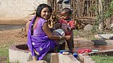 Junge Mutter mit Kind in Bhoramdeo, Chhattisgarh - Chhattisgarh: Land-und-Leute