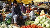 Wochenmarkt Bodla - neugierige Blicke - Chhattisgarh: Land-und-Leute