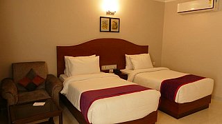 Doppelzimmer im Golden Tulip Hotel in Khajuraho - Madhya-Pradesh: Essen & Schlafen