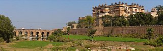 Orcha Fort mit Br&uuml;cke - Madhya-Pradesh: Sehensw&uuml;rdigkeiten