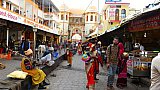 Fu&szlig;g&auml;ngergasse zum Ram Raj Tempel - Madhya-Pradesh: Land und Leute