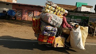 Streetlife in Indien - mobiler Verkaufsstand auf zwei R&auml;dern - Streetlife in Indien