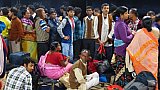 Im Hauptbahnhof in Calcutta 2012 - Indien mit dem Zug