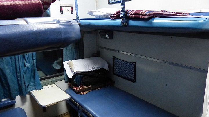 Vier-Bett-Abteil im Nachtzug in Indien - Indien mit dem Zug