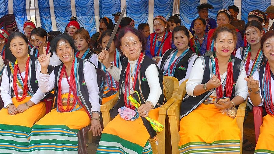 Frauen des Nyishi-Stammes - Indien - Nordosten - Land und Leute