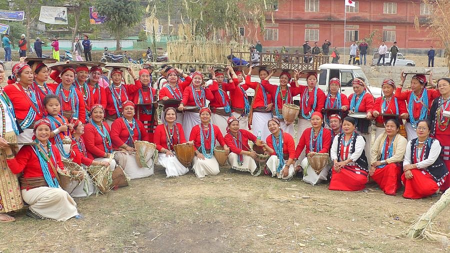 Erinnerungsfoto auf dem Boori Boot-Fest - Indien - Nordosten - Land und Leute