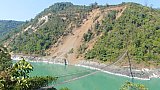 Fu&szlig;g&auml;nger-H&auml;ngebr&uuml;cke &uuml;ber den Brahmaputra - Indien-Nordosten-Landschaft